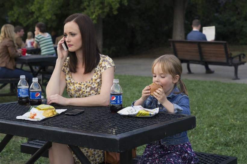 Gilmore Girls Star Weighs In on Team Dean vs. Team Jess Showdown