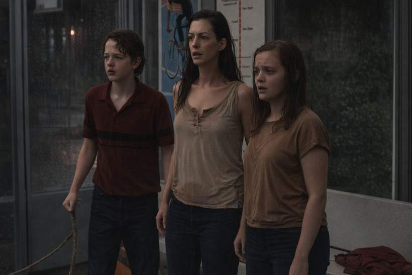 The End of Oak Street Review: The Best Dinosaur Movie in Decades